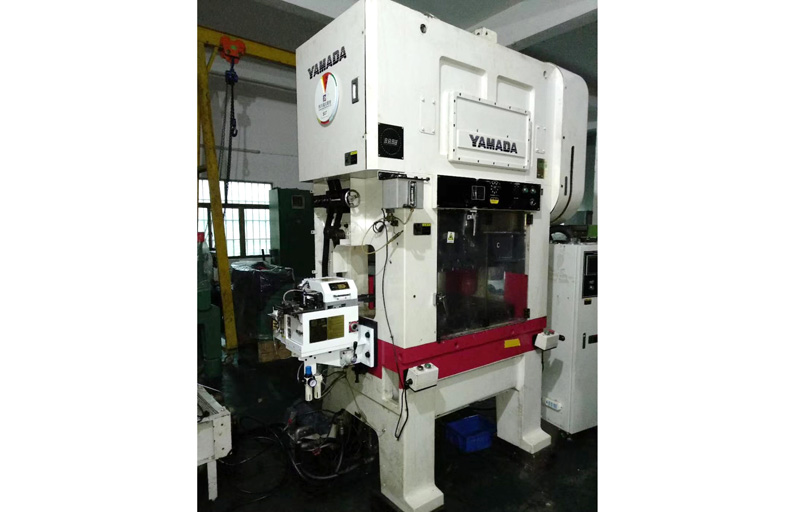 Japan YAMADA punch machine with JoeSure clamp feeder